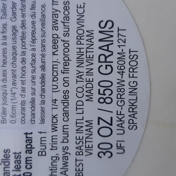 White Snowflake Embossed Candle - Picture 4 of 7